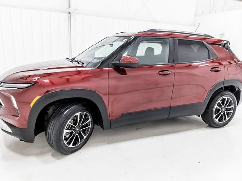 Used 2024 Chevrolet TrailBlazer LT FWD image 3