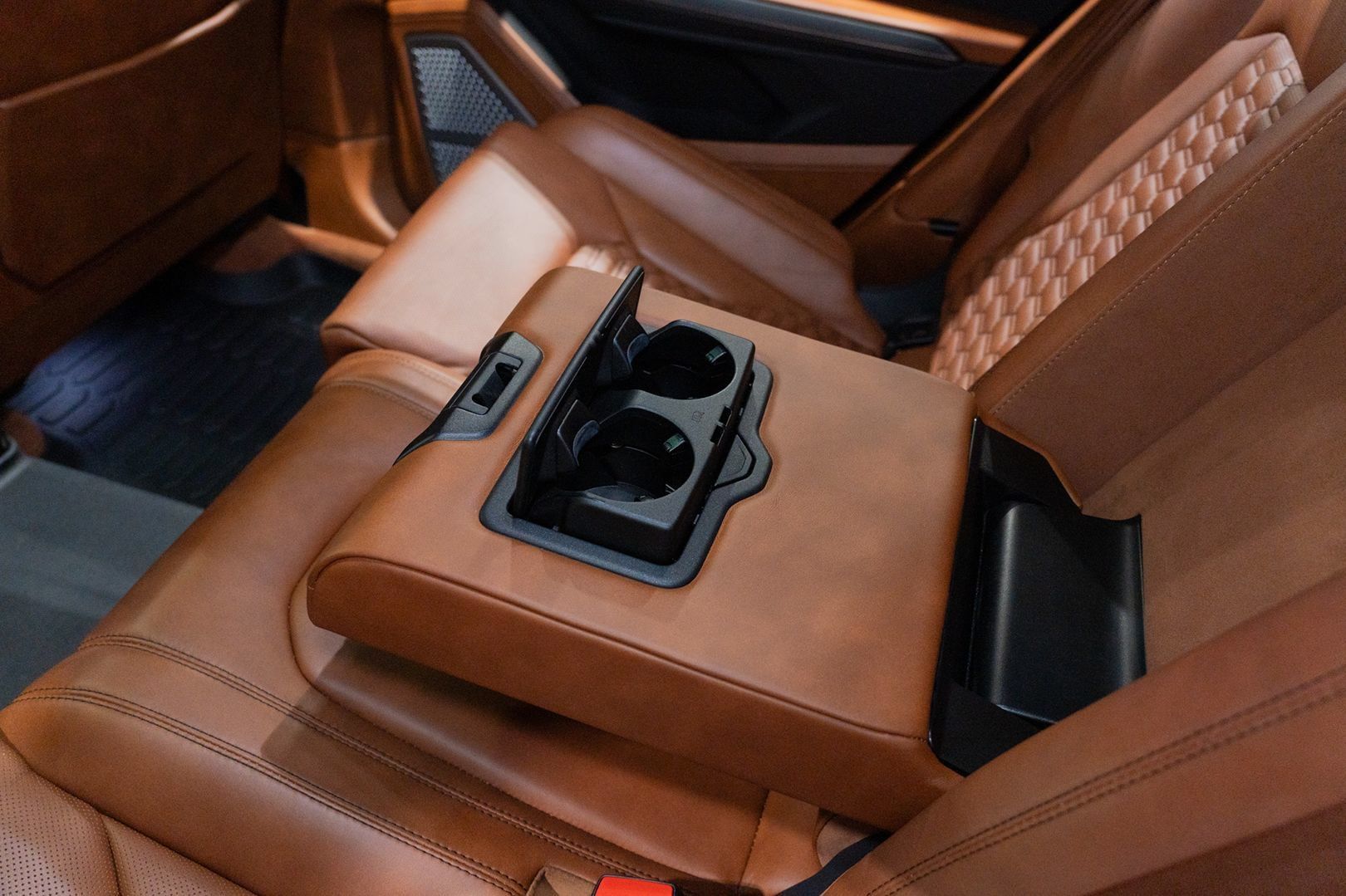 Used 2021 Lamborghini Urus AWD/4WD image 44