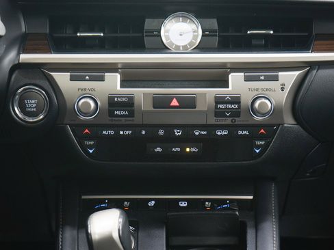 Used 2017 Lexus ES 350 w/ Luxury Package FWD image 16