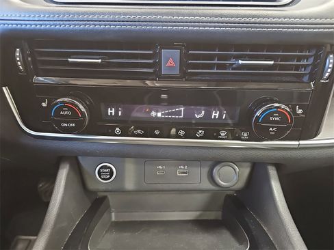 Used 2021 Nissan Rogue SV w/ Premium Package image 22