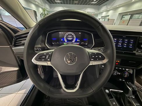 Used 2024 Volkswagen Jetta SE FWD image 16