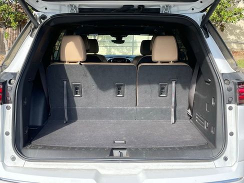 Used 2023 Chevrolet Traverse Premier FWD image 7