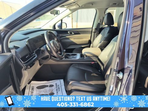 Used 2025 Kia Carnival image 19