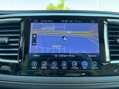 Used 2017 Chrysler Pacifica Limited w/ UConnect Theater Package FWD image 42