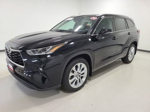 Certified 2024 Toyota Highlander Limited AWD/4WD image 8