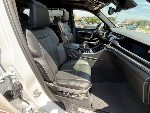 Certified 2023 Jeep Grand Cherokee Overland w/ Adv Protech Group III image 11