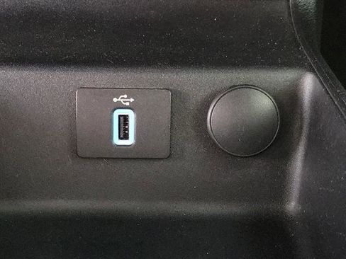 Used 2017 Ford Fusion SE w/ Fusion SE Technology Package image 26