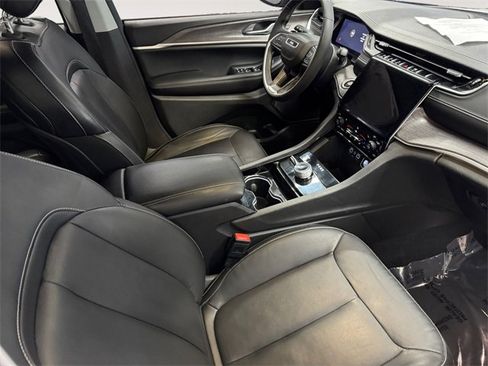 Used 2023 Jeep Grand Cherokee L Limited image 8