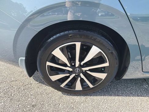 Used 2025 Nissan Sentra SV w/ SV Premium Package FWD image 17