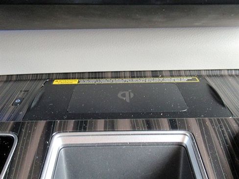 Used 2021 Toyota Sienna Limited image 36