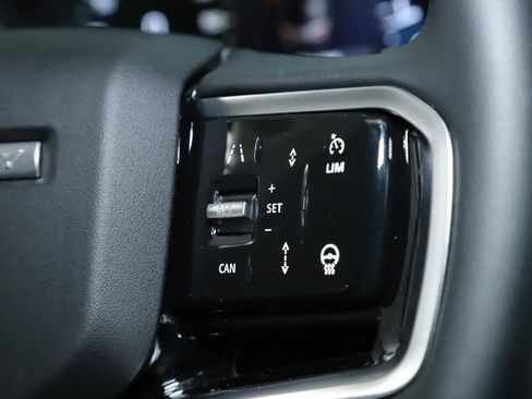 Used 2025 Land Rover Discovery Sport S image 24