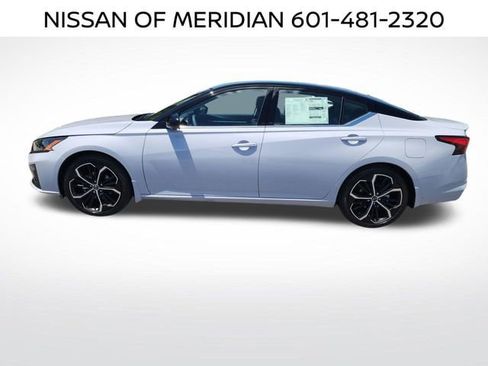 New 2026 Nissan Altima 2.5 SR w/ SR Premium Package FWD image 2