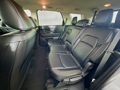 Used 2022 Nissan Pathfinder SL w/ SL Black Package FWD image 28