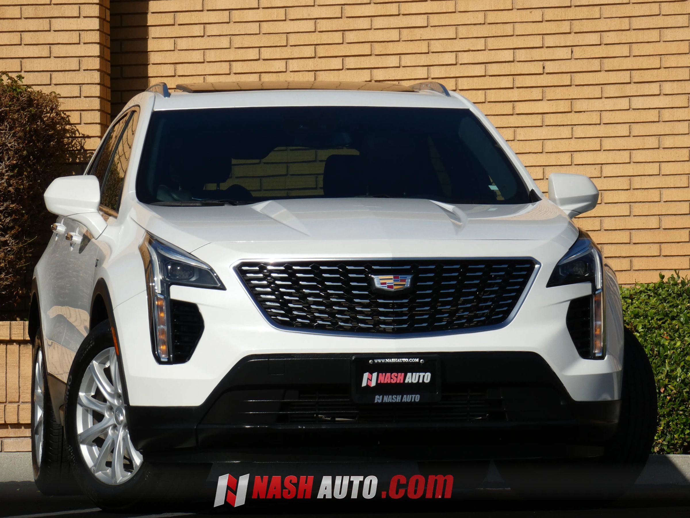 Used 2023 Cadillac XT4 Luxury w/ Cold Weather Package FWD image 3