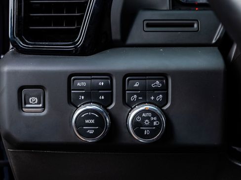 Used 2024 GMC Sierra 1500 AT4 w/ AT4 Preferred Package image 21