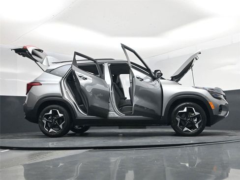 New 2026 Kia Seltos S image 42