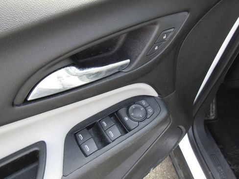 Used 2019 Chevrolet Equinox LS image 16