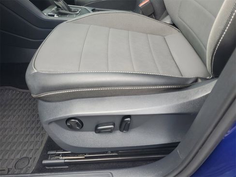 Used 2022 Volkswagen Taos SE image 60