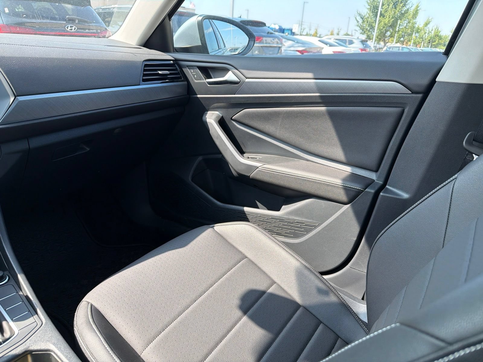 Certified 2023 Volkswagen Jetta SE FWD image 35