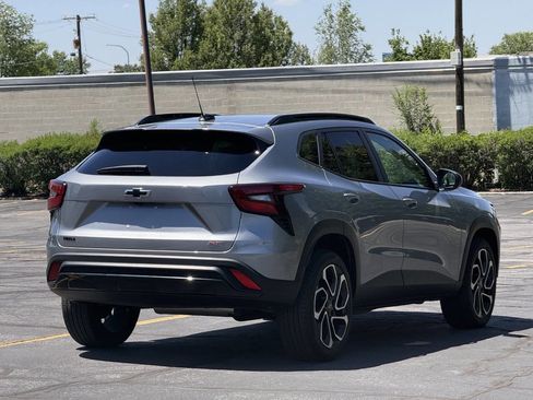Used 2025 Chevrolet Trax RS FWD image 5