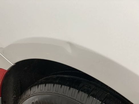 Used 2024 Chrysler Pacifica Touring-L image 32