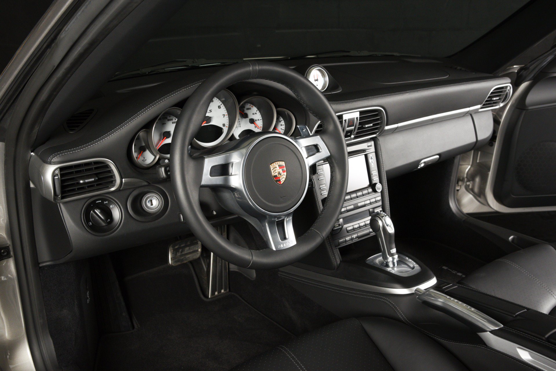 Used 2013 Porsche 911 Turbo S AWD/4WD image 40