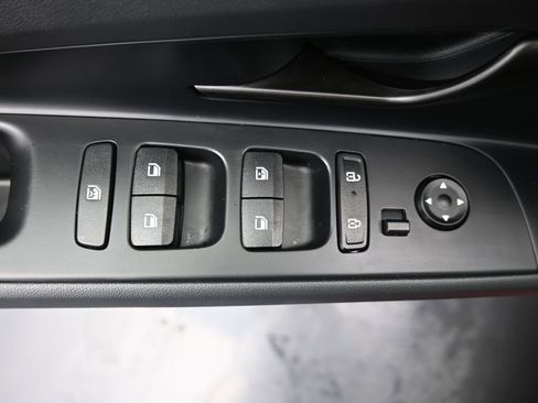 Certified 2025 Hyundai Elantra Sport image 22