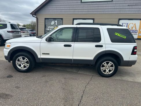 Used 2006 Ford Explorer XLT AWD/4WD image 8
