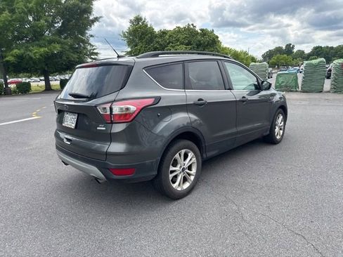 Used 2017 Ford Escape SE w/ Equipment Group 201A FWD image 5