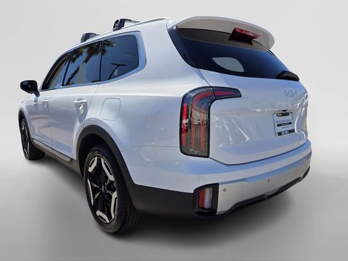 Used 2024 Kia Telluride EX image 3