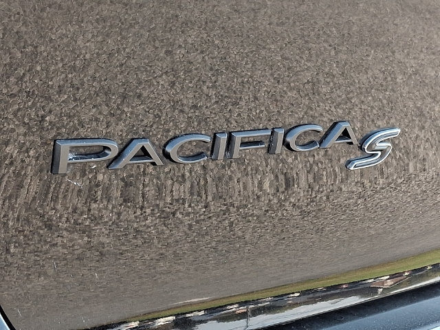 Used 2025 Chrysler Pacifica Limited FWD image 30