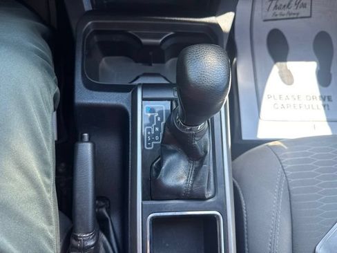 Used 2019 Toyota Tacoma SR5 AWD/4WD image 22