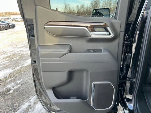 New 2026 GMC Sierra 1500 SLE w/ Preferred Package image 7