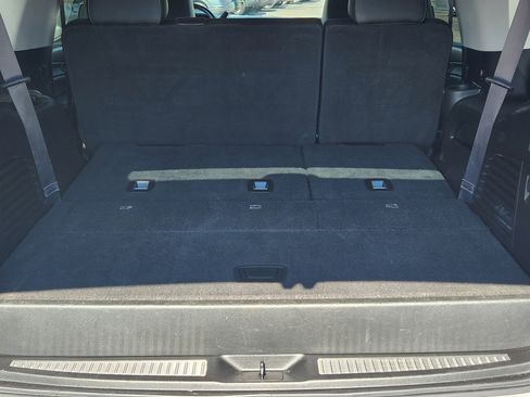 Used 2017 GMC Yukon SLT image 25