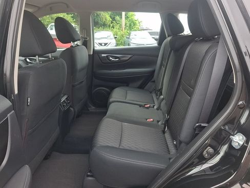 Used 2018 Nissan Rogue S AWD/4WD image 10