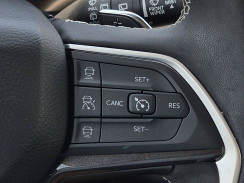 Used 2023 Jeep Grand Cherokee Laredo RWD image 23