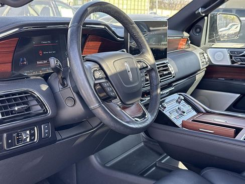 Used 2024 Lincoln Navigator Reserve AWD/4WD image 9