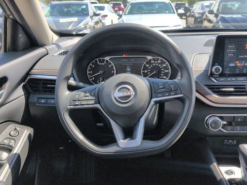 Used 2025 Nissan Altima 2.5 SV FWD image 22
