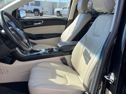 Used 2016 Ford Edge Titanium image 31