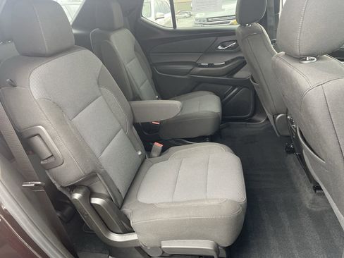 Used 2023 Chevrolet Traverse LT image 25