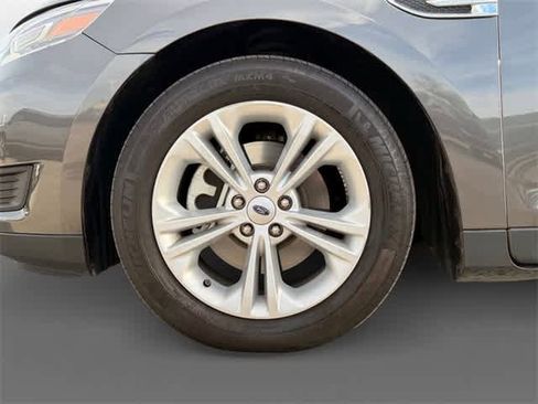 Used 2018 Ford Taurus SE image 14