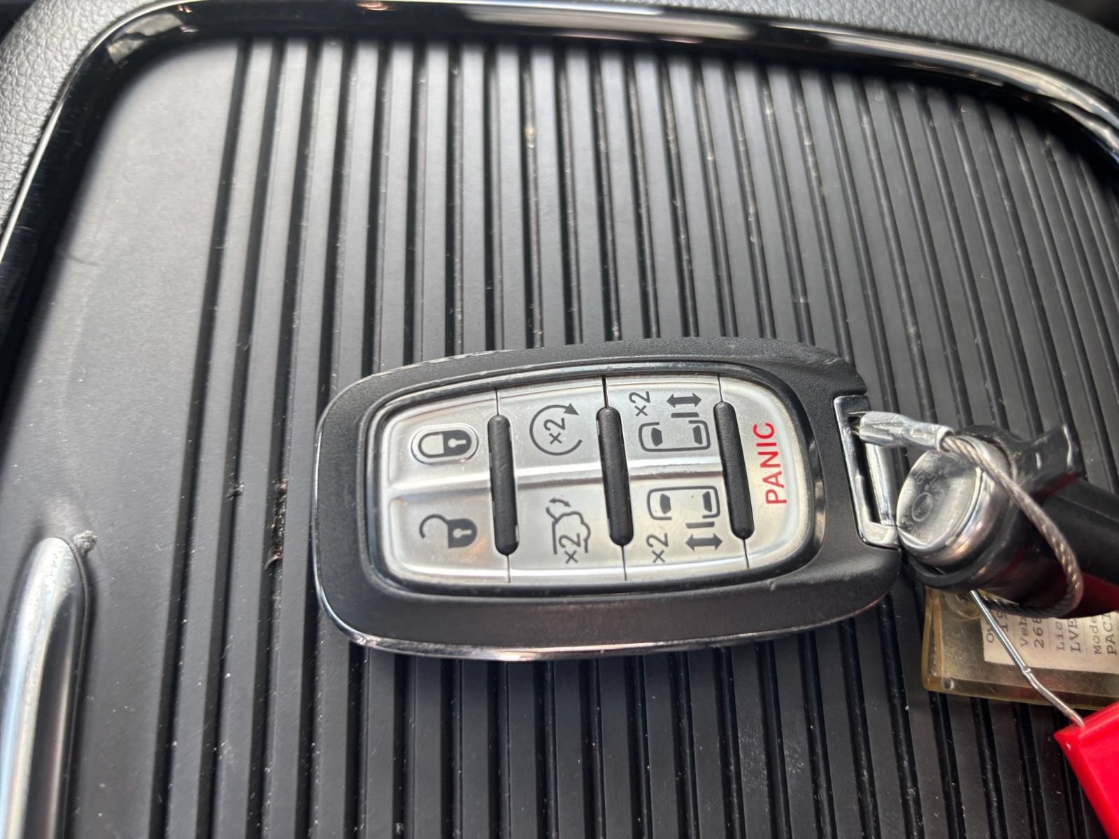 Used 2025 Chrysler Pacifica Limited FWD image 26