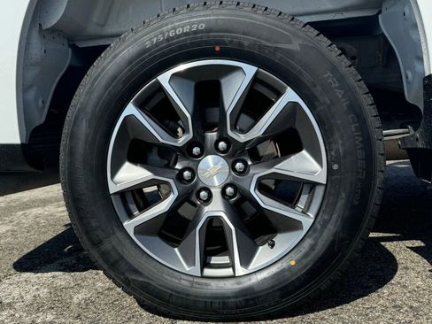 Used 2022 Chevrolet Silverado 1500 LT AWD/4WD image 11