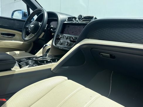 Used 2023 Bentley Bentayga Extended Wheelbase AWD/4WD image 3