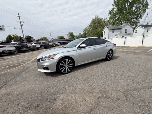 Used 2020 Nissan Altima 2.5 SL FWD image 15