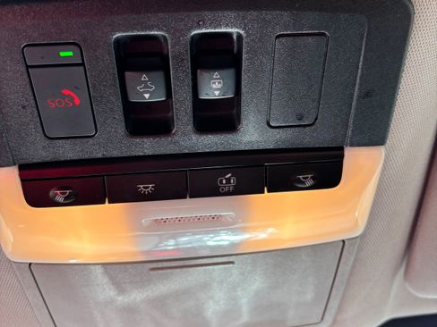 Used 2022 Nissan Pathfinder Platinum image 21