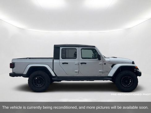 Used 2023 Jeep Gladiator Overland AWD/4WD image 4