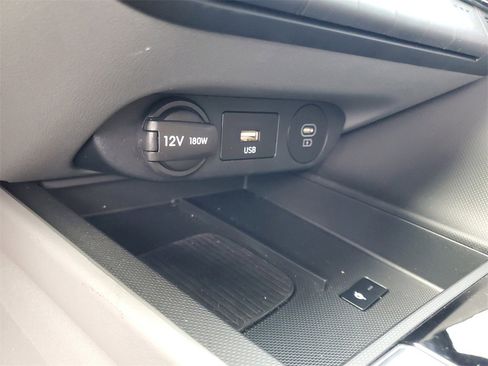 Used 2025 Hyundai Elantra SEL image 29