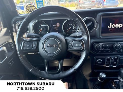 Used 2022 Jeep Gladiator Sport AWD/4WD image 13