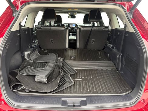 Used 2021 Toyota Highlander XLE image 17